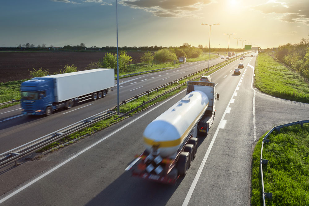 New-Bill-Would-Allow-Teens-to-Drive-Big-Rigs-Across-State-Lines-A-Risky-Move.jpg