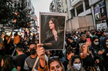 Angry Iranians protest the "Bloody Friday" massacre. - JusticeNewsFlash.com - Vimarsana News